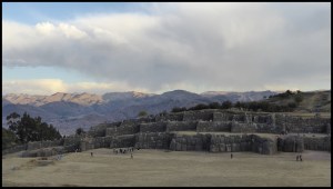 Saqsayhuaman : littéralement "l'estomac plein des condors". Lieu d'offrande pour ces derniers, Dieux du ciel pouvant voler à plus de 7000 m