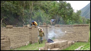 faut bien qu'y'en ait qui bosse