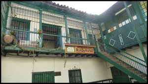 notre B&B a des airs de prison mais on est super bueno aqui