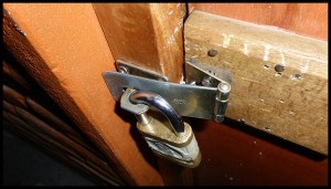 on peut sortir tranquille avec une porte comme ça...